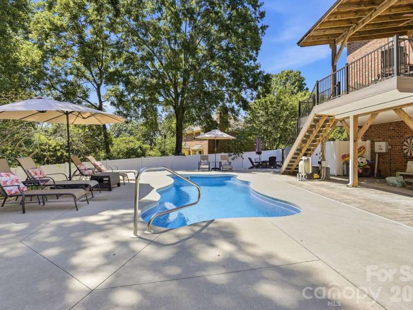 7000 Tramore Lane, Clemmons, NC 27012.  MLS# CAR4430242, YatesRealty ID 54260. 