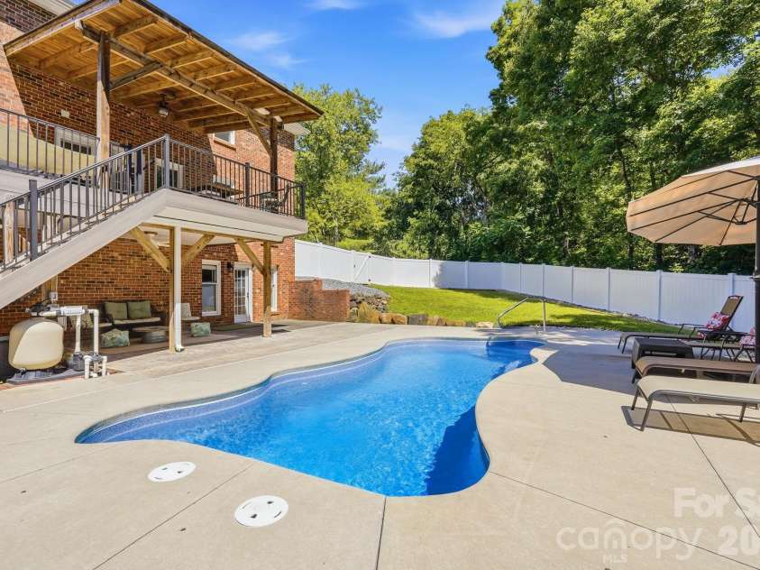 7000 Tramore Lane, Clemmons, NC 27012.  MLS# CAR4430242, YatesRealty ID 54260. 