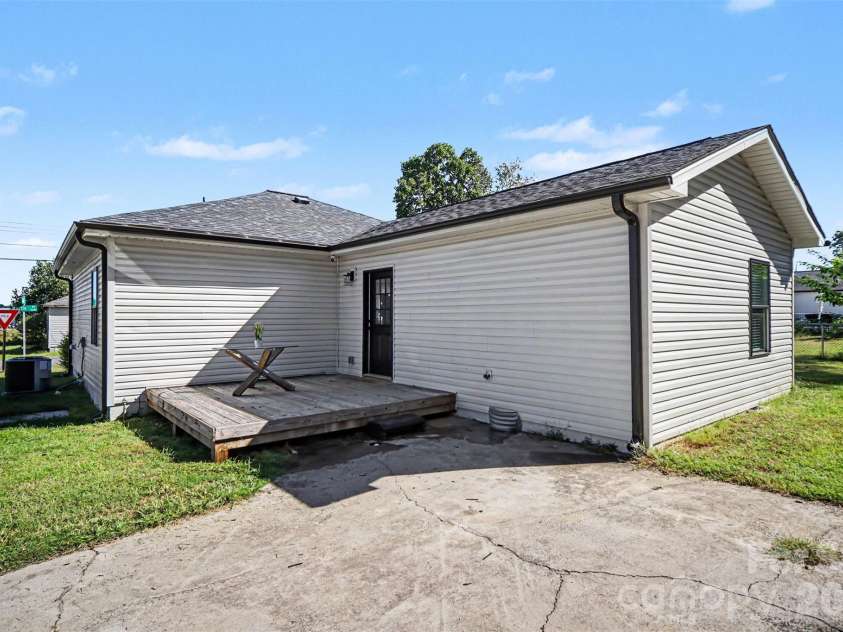 2361 Myrtle Avenue, Gastonia, NC 28052.  MLS# CAR4430220, YatesRealty ID 54263. 