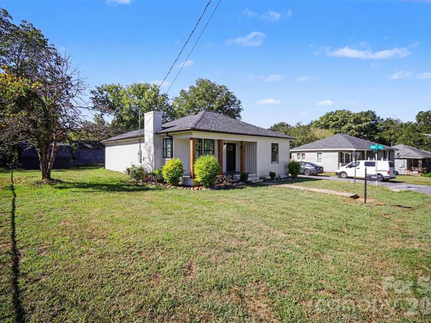 2361 Myrtle Avenue, Gastonia, NC 28052.  MLS# CAR4430220, YatesRealty ID 54263. 