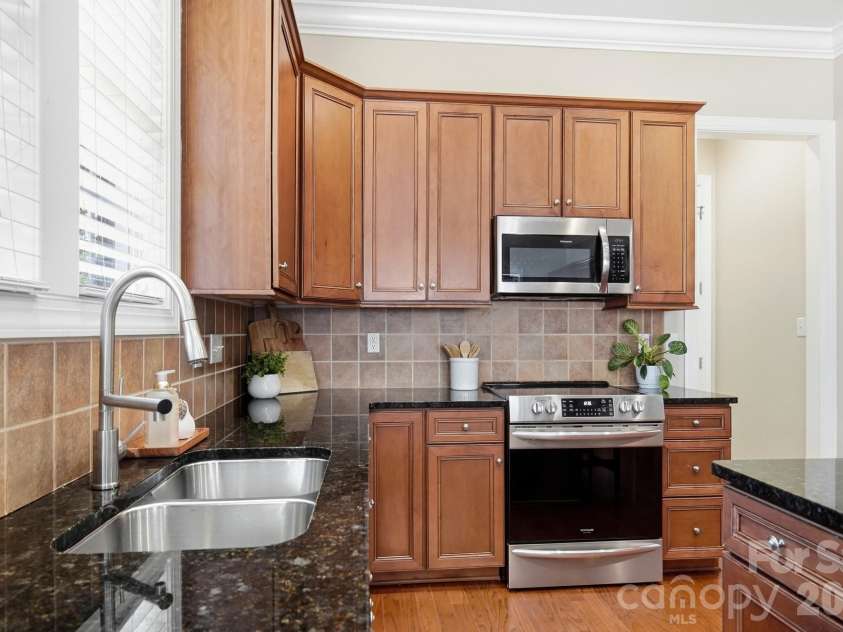 8101 Prescot Glen Parkway, Waxhaw, NC 28173.  MLS# CAR4429946, YatesRealty ID 54264. 