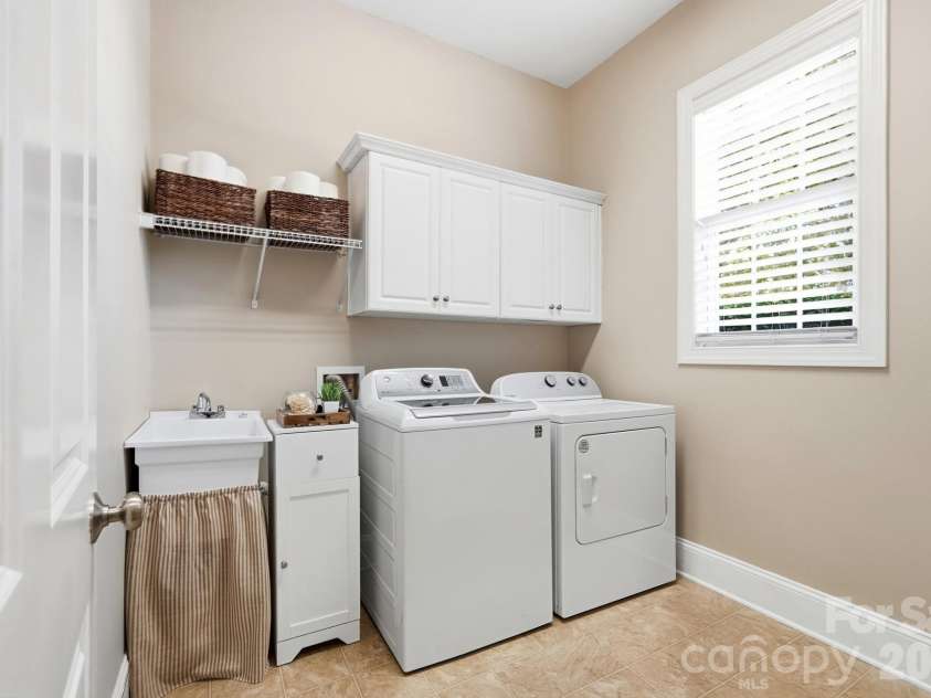 8101 Prescot Glen Parkway, Waxhaw, NC 28173.  MLS# CAR4429946, YatesRealty ID 54264. 