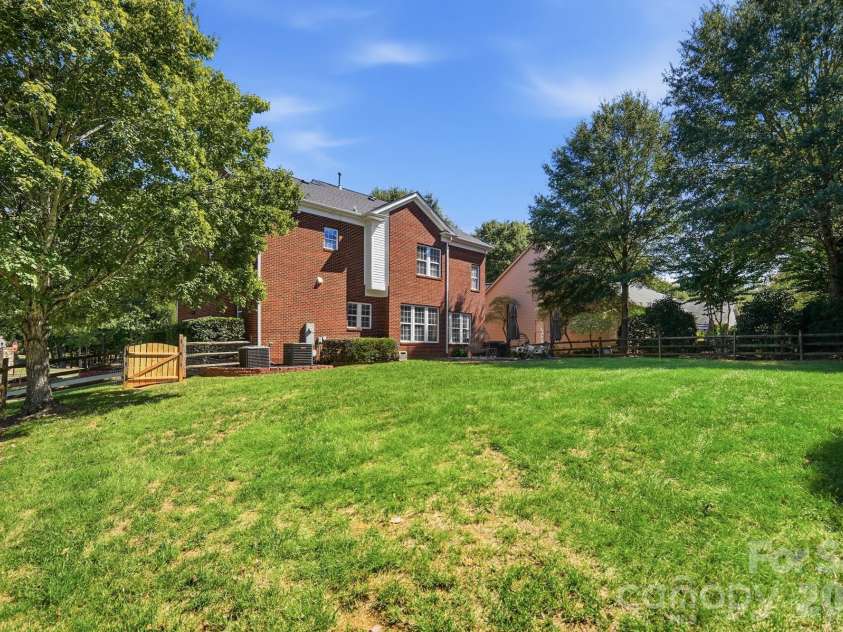8101 Prescot Glen Parkway, Waxhaw, NC 28173.  MLS# CAR4429946, YatesRealty ID 54264. 