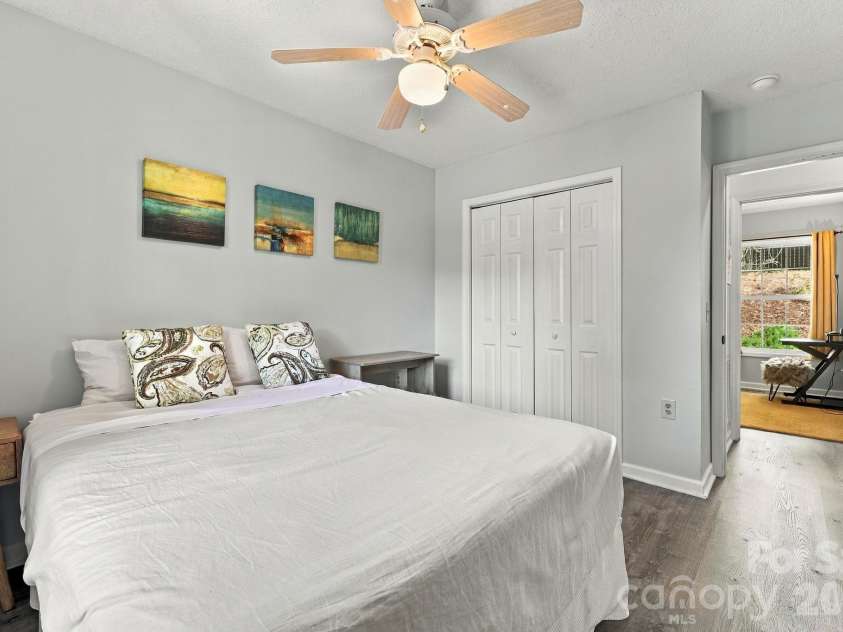 10 Foggy Hollow Trail, Asheville, NC 28806.  MLS# CAR4430103, YatesRealty ID 54265. 