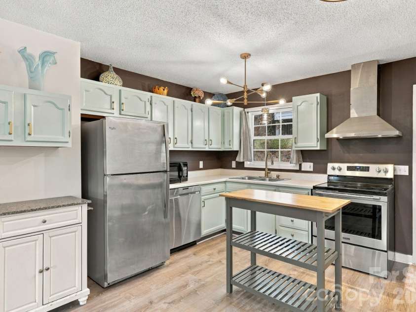 10 Foggy Hollow Trail, Asheville, NC 28806.  MLS# CAR4430103, YatesRealty ID 54265. 