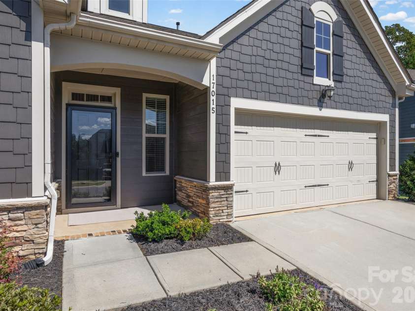 17015 Challory Glen Way, Charlotte, NC 28278.  MLS# CAR4429869, YatesRealty ID 54266. 