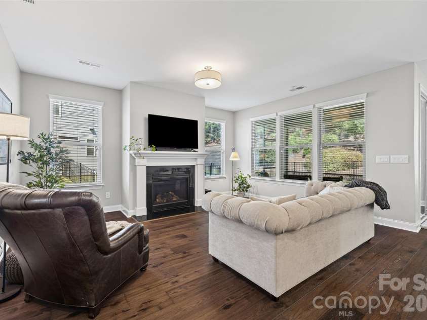 17015 Challory Glen Way, Charlotte, NC 28278.  MLS# CAR4429869, YatesRealty ID 54266. 