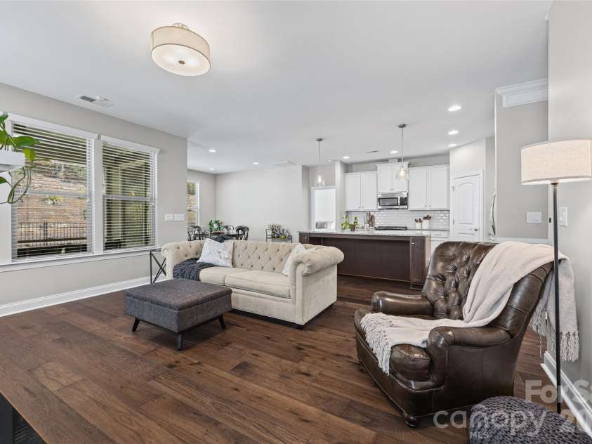 17015 Challory Glen Way, Charlotte, NC 28278.  MLS# CAR4429869, YatesRealty ID 54266. 