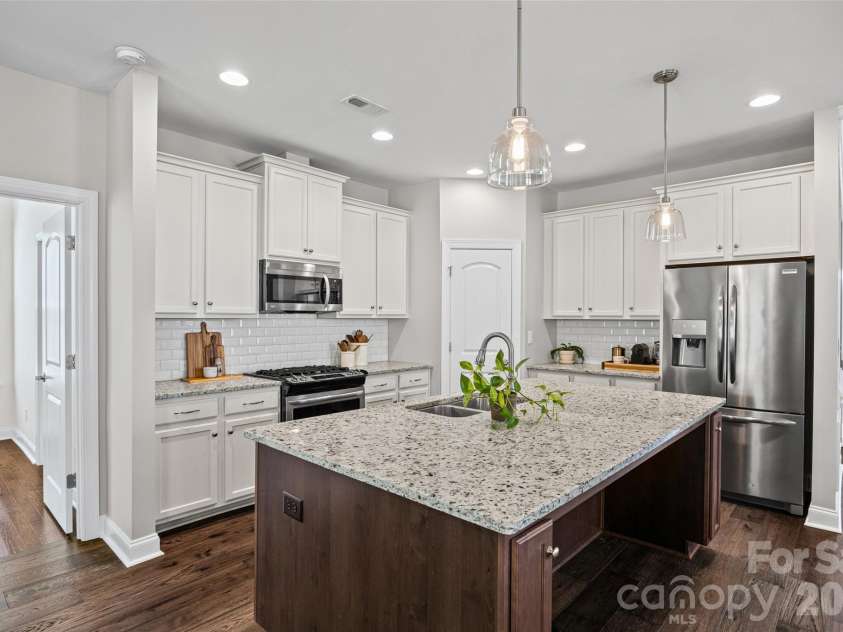 17015 Challory Glen Way, Charlotte, NC 28278.  MLS# CAR4429869, YatesRealty ID 54266. 