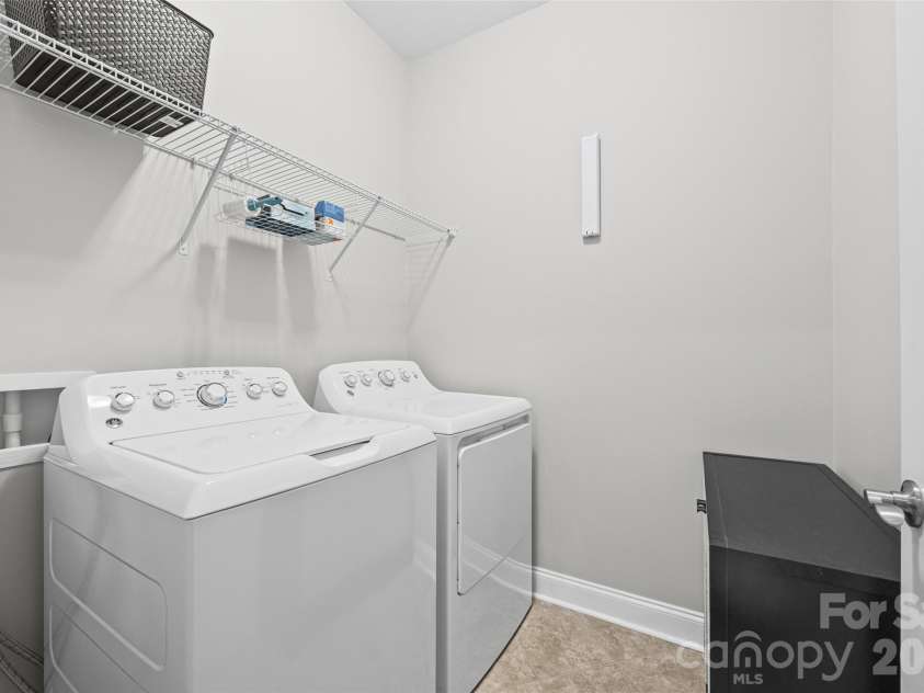 17015 Challory Glen Way, Charlotte, NC 28278.  MLS# CAR4429869, YatesRealty ID 54266. 