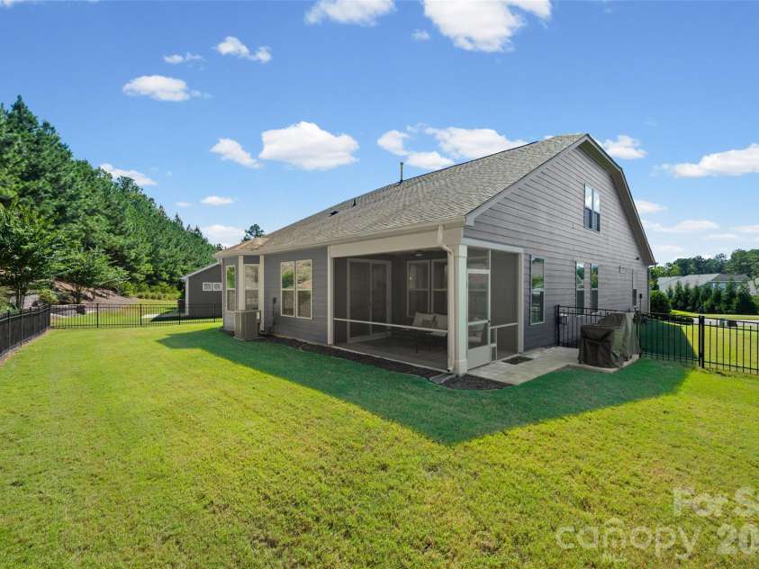 17015 Challory Glen Way, Charlotte, NC 28278.  MLS# CAR4429869, YatesRealty ID 54266. Fully fenced backyard.