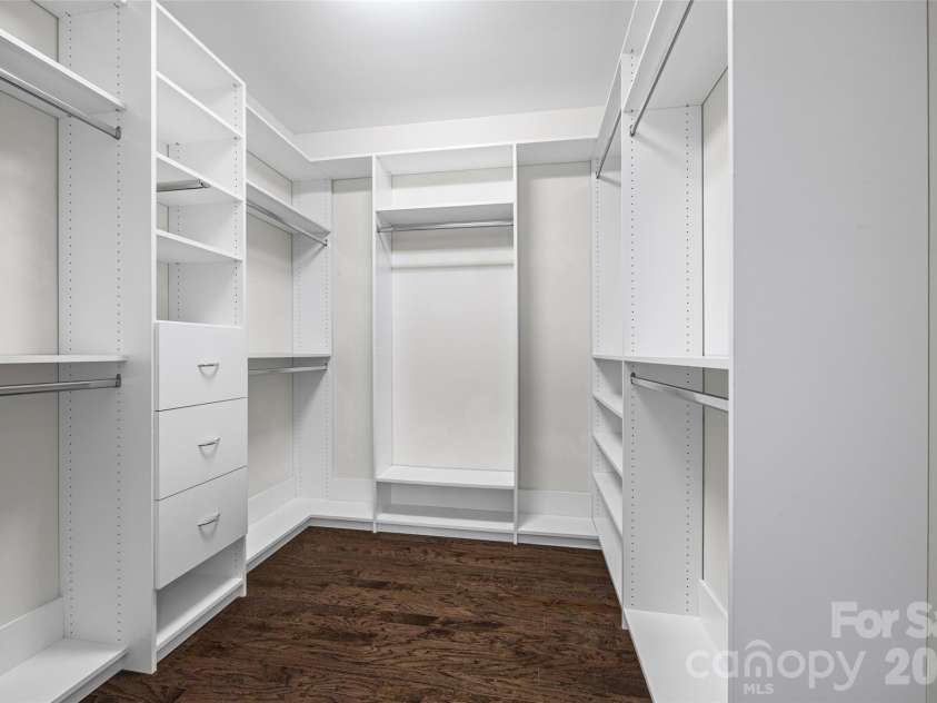17015 Challory Glen Way, Charlotte, NC 28278.  MLS# CAR4429869, YatesRealty ID 54266. Primary closet