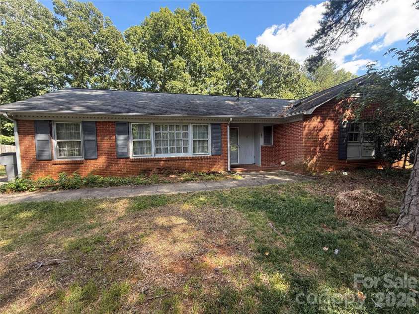 818 McLaughlin Drive, Charlotte, NC 28212.  MLS# CAR4430150, YatesRealty ID 54267. 
