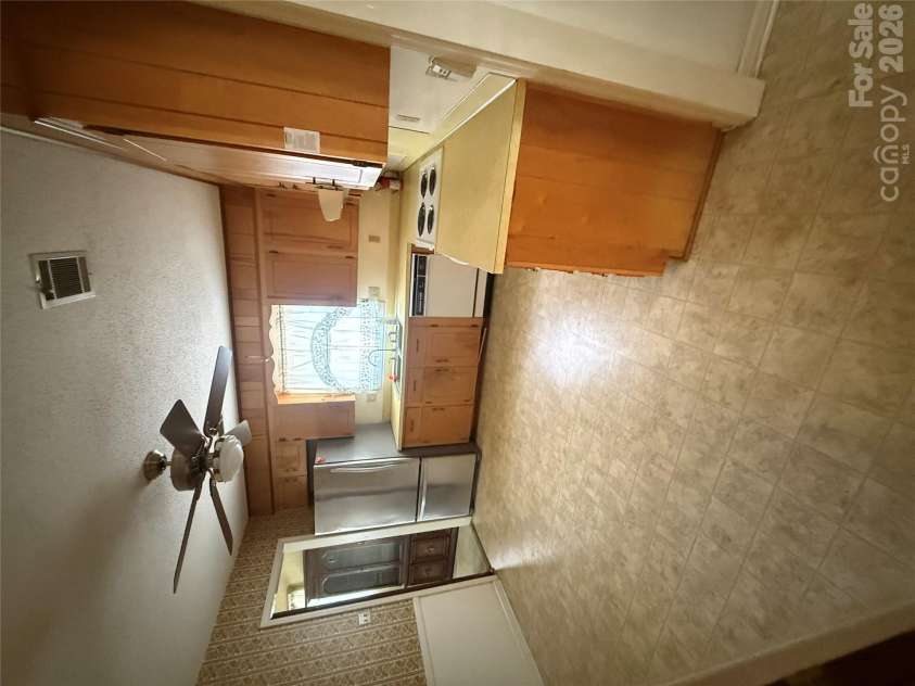 818 McLaughlin Drive, Charlotte, NC 28212.  MLS# CAR4430150, YatesRealty ID 54267. 