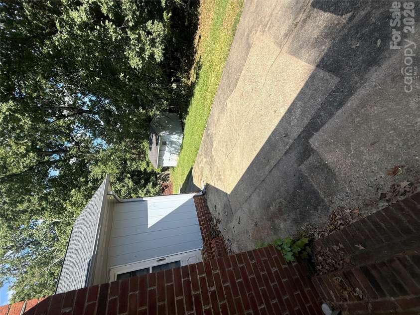 818 McLaughlin Drive, Charlotte, NC 28212.  MLS# CAR4430150, YatesRealty ID 54267. 