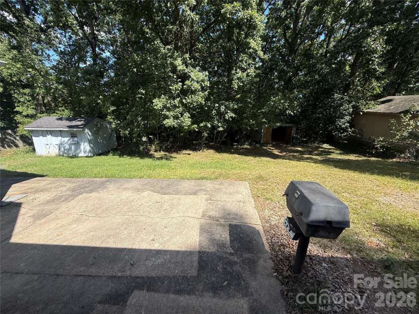 818 McLaughlin Drive, Charlotte, NC 28212.  MLS# CAR4430150, YatesRealty ID 54267. 