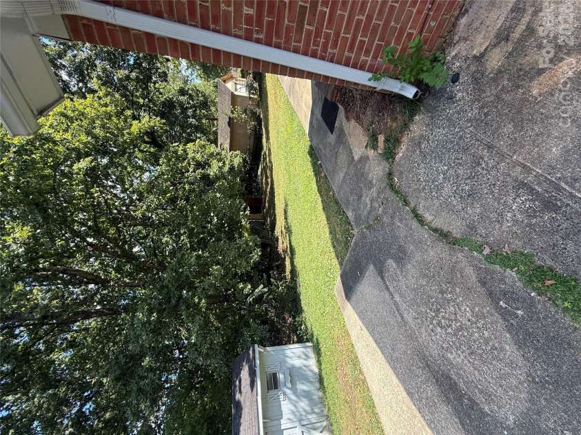 818 McLaughlin Drive, Charlotte, NC 28212.  MLS# CAR4430150, YatesRealty ID 54267. 