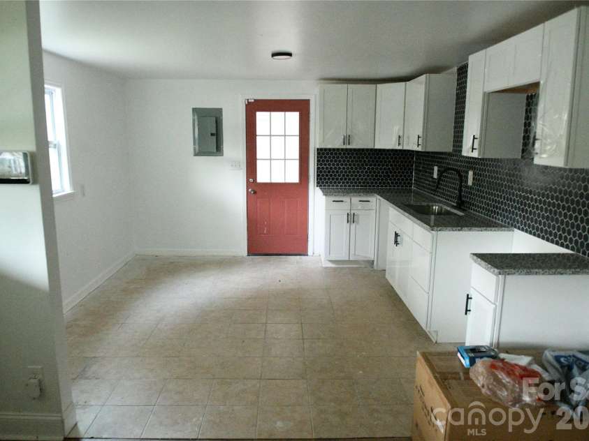 1605 4th Avenue, Gastonia, NC 28052.  MLS# CAR4429758, YatesRealty ID 54268. 