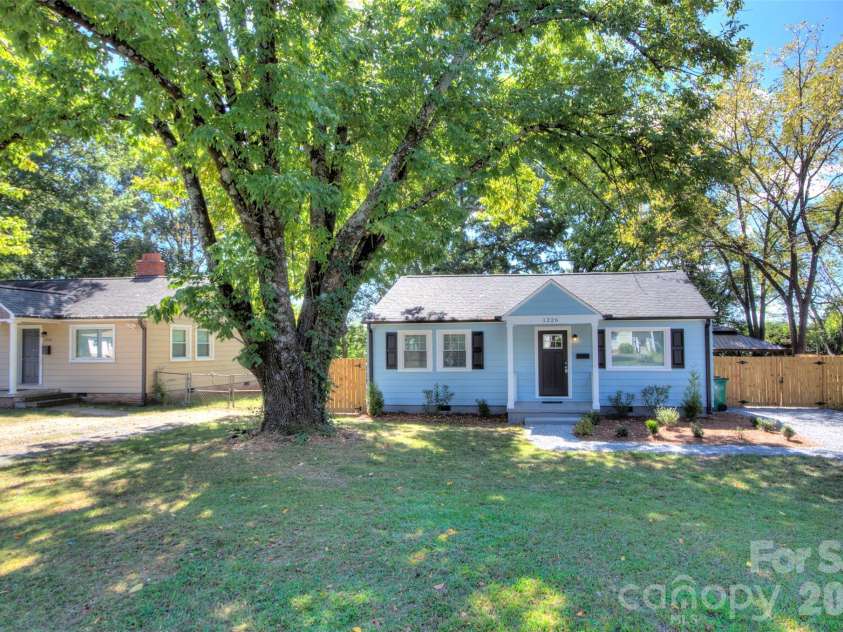 1226 Weldon Avenue, Charlotte, NC 28205.  MLS# CAR4429843, YatesRealty ID 54269. 