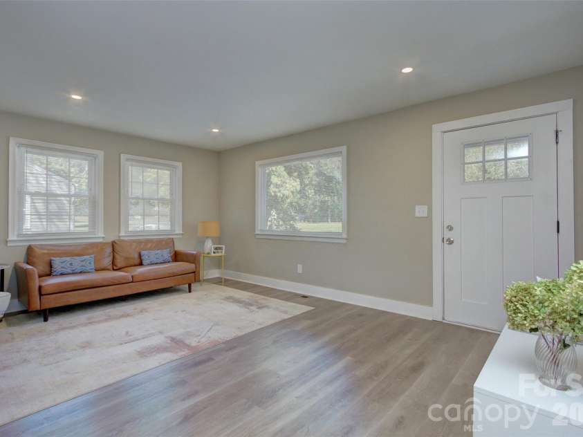 1226 Weldon Avenue, Charlotte, NC 28205.  MLS# CAR4429843, YatesRealty ID 54269. 