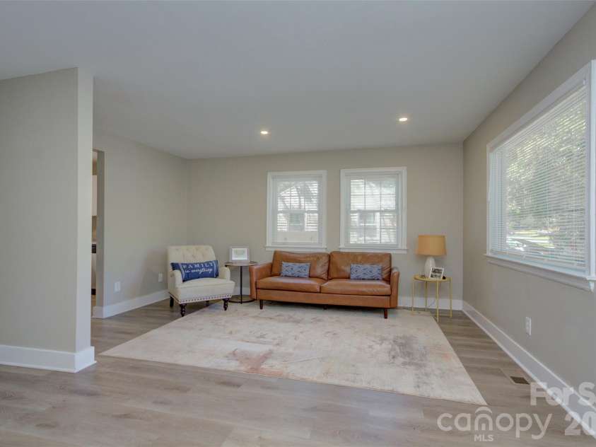 1226 Weldon Avenue, Charlotte, NC 28205.  MLS# CAR4429843, YatesRealty ID 54269. 