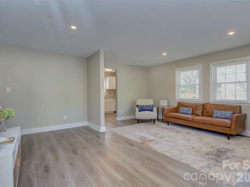 1226 Weldon Avenue, Charlotte, NC 28205.  MLS# CAR4429843, YatesRealty ID 54269. 
