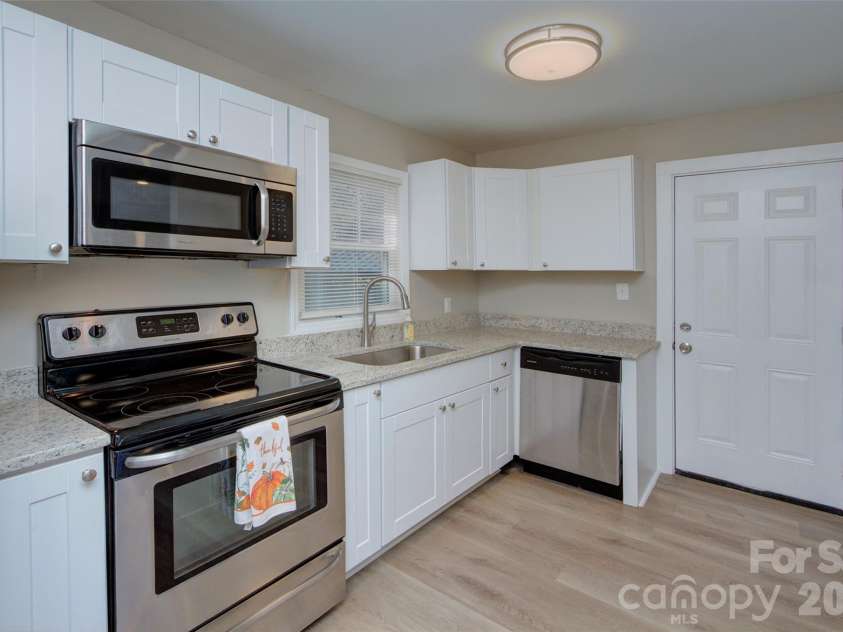 1226 Weldon Avenue, Charlotte, NC 28205.  MLS# CAR4429843, YatesRealty ID 54269. 