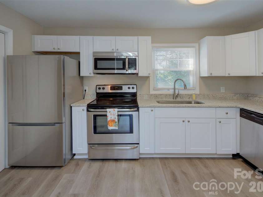 1226 Weldon Avenue, Charlotte, NC 28205.  MLS# CAR4429843, YatesRealty ID 54269. 