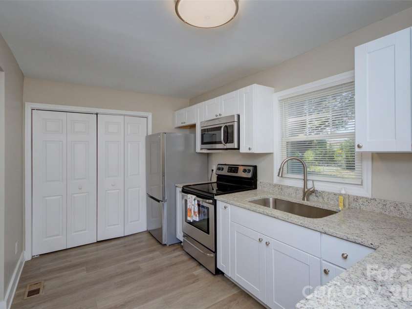 1226 Weldon Avenue, Charlotte, NC 28205.  MLS# CAR4429843, YatesRealty ID 54269. 