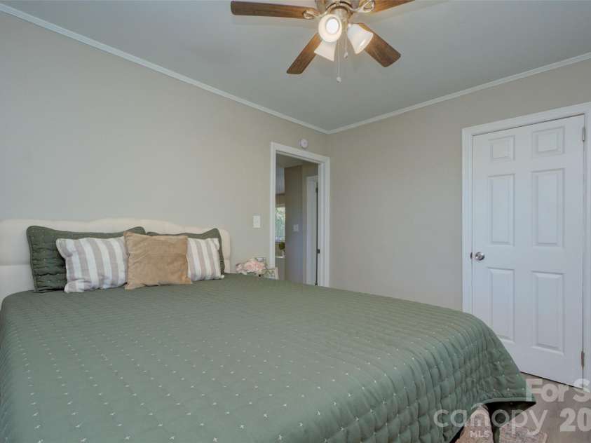 1226 Weldon Avenue, Charlotte, NC 28205.  MLS# CAR4429843, YatesRealty ID 54269. 
