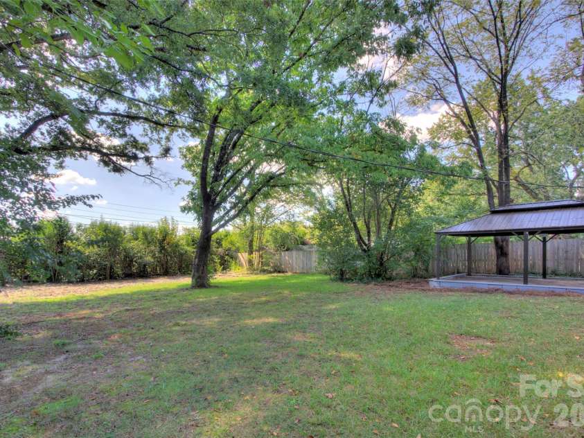 1226 Weldon Avenue, Charlotte, NC 28205.  MLS# CAR4429843, YatesRealty ID 54269. 