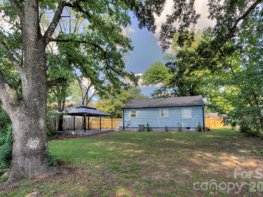 1226 Weldon Avenue, Charlotte, NC 28205.  MLS# CAR4429843, YatesRealty ID 54269. 