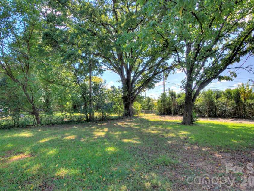 1226 Weldon Avenue, Charlotte, NC 28205.  MLS# CAR4429843, YatesRealty ID 54269. 