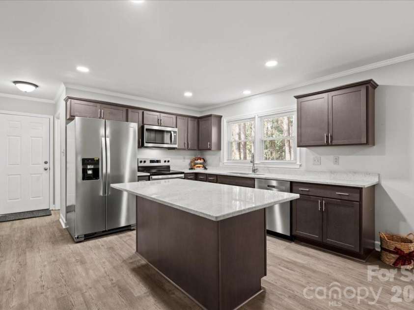 305 Virginia Avenue, Cheraw, SC 29520.  MLS# CAR4327666, YatesRealty ID 5427. 