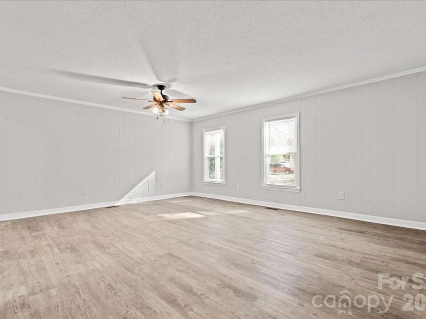 305 Virginia Avenue, Cheraw, SC 29520.  MLS# CAR4327666, YatesRealty ID 5427. 