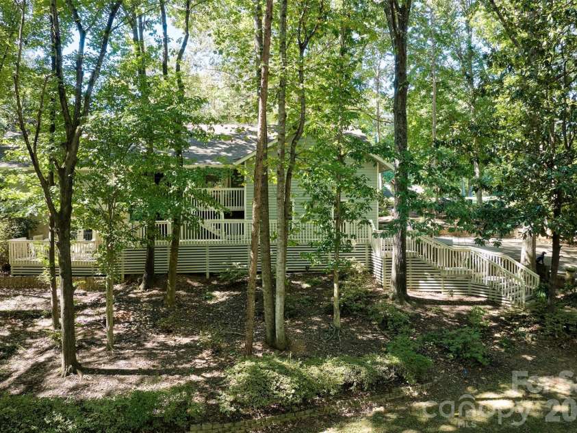 70 Honeysuckle Woods, Lake Wylie, SC 29710.  MLS# CAR4429713, YatesRealty ID 54270. 