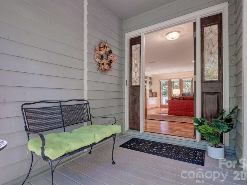 70 Honeysuckle Woods, Lake Wylie, SC 29710.  MLS# CAR4429713, YatesRealty ID 54270. 