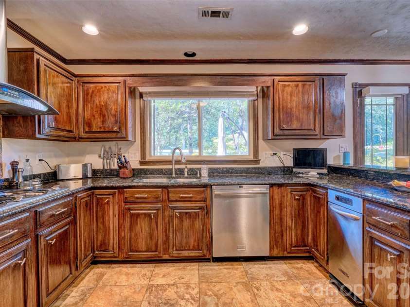 70 Honeysuckle Woods, Lake Wylie, SC 29710.  MLS# CAR4429713, YatesRealty ID 54270. 