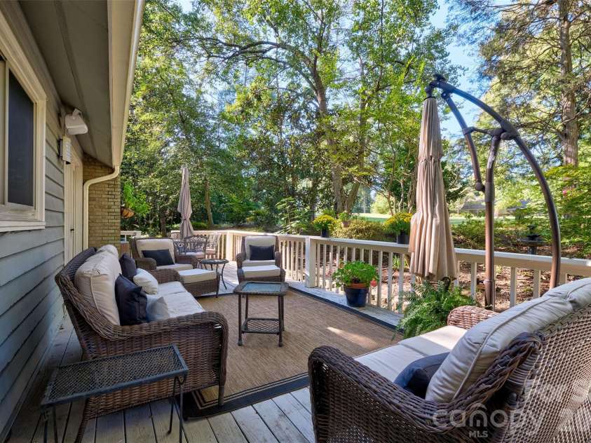 70 Honeysuckle Woods, Lake Wylie, SC 29710.  MLS# CAR4429713, YatesRealty ID 54270. 