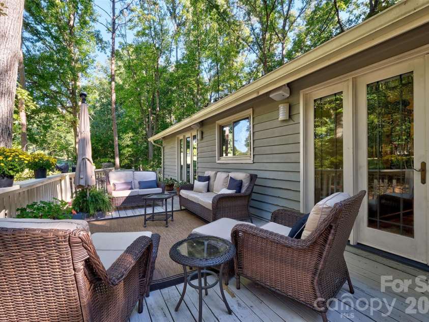 70 Honeysuckle Woods, Lake Wylie, SC 29710.  MLS# CAR4429713, YatesRealty ID 54270. 