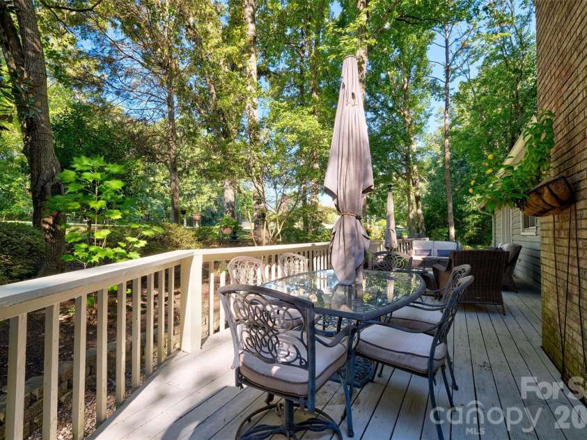 70 Honeysuckle Woods, Lake Wylie, SC 29710.  MLS# CAR4429713, YatesRealty ID 54270. 