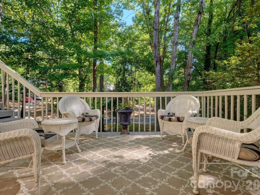 70 Honeysuckle Woods, Lake Wylie, SC 29710.  MLS# CAR4429713, YatesRealty ID 54270. 