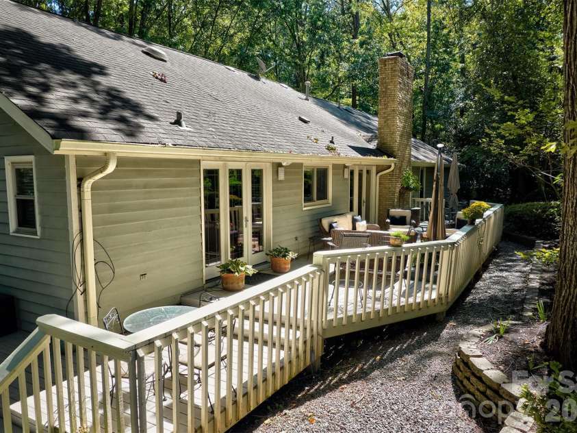 70 Honeysuckle Woods, Lake Wylie, SC 29710.  MLS# CAR4429713, YatesRealty ID 54270. 