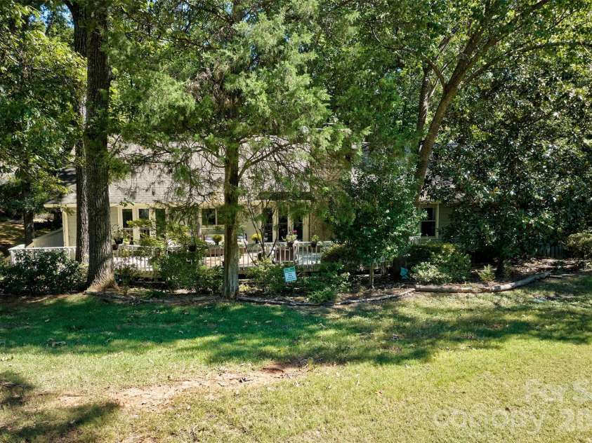 70 Honeysuckle Woods, Lake Wylie, SC 29710.  MLS# CAR4429713, YatesRealty ID 54270. 