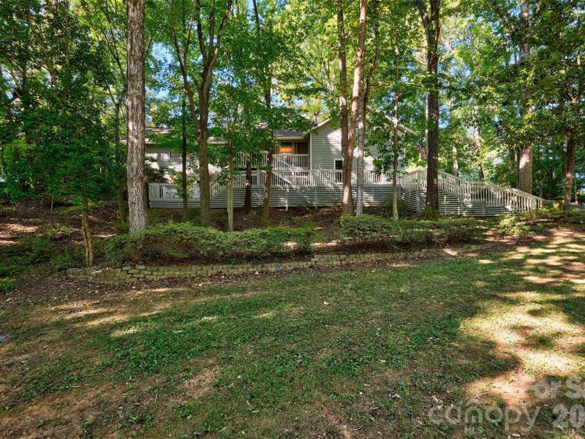 70 Honeysuckle Woods, Lake Wylie, SC 29710.  MLS# CAR4429713, YatesRealty ID 54270. 
