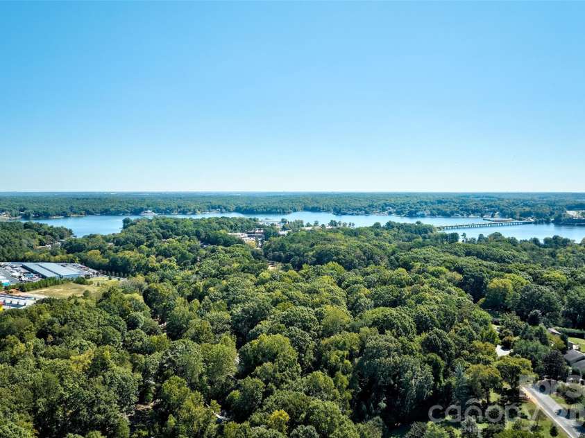 70 Honeysuckle Woods, Lake Wylie, SC 29710.  MLS# CAR4429713, YatesRealty ID 54270. 