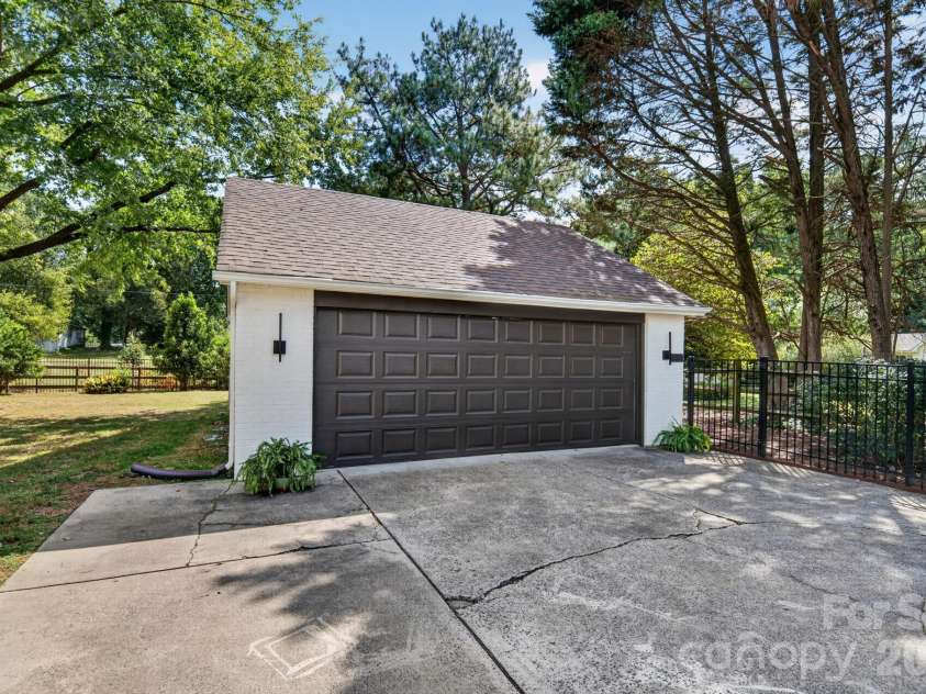 2021 Lynbridge Drive, Charlotte, NC 28270.  MLS# CAR4429842, YatesRealty ID 54271. Detached 2-Car Garage