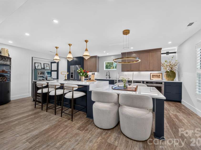 2021 Lynbridge Drive, Charlotte, NC 28270.  MLS# CAR4429842, YatesRealty ID 54271. Kitchen