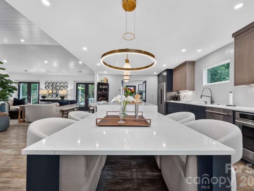 2021 Lynbridge Drive, Charlotte, NC 28270.  MLS# CAR4429842, YatesRealty ID 54271. Kitchen