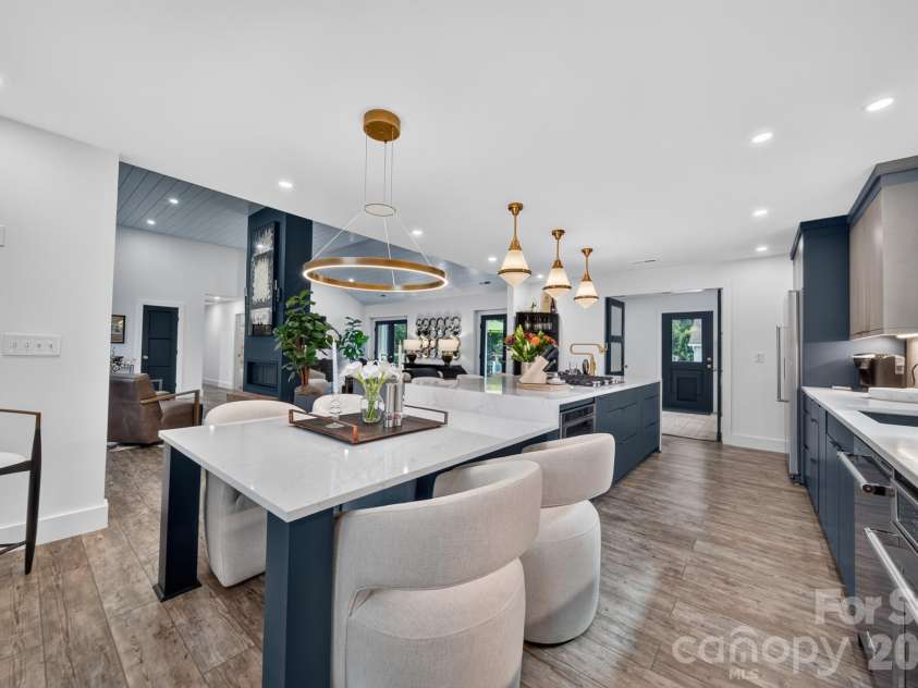 2021 Lynbridge Drive, Charlotte, NC 28270.  MLS# CAR4429842, YatesRealty ID 54271. Kitchen with Dining Space